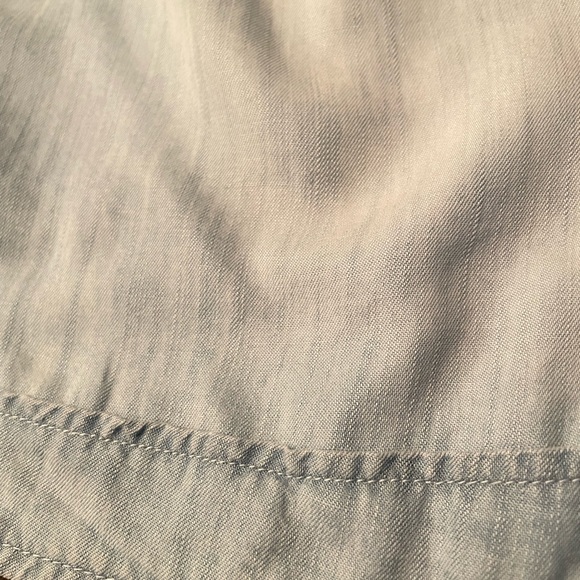 Bella Dahl pale blue tie waist shorts. Super soft and drapey. Button front - Picture 4 of 4